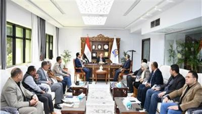 محافظ قنا يبحث آليات التنسيق المشترك لإقامة 