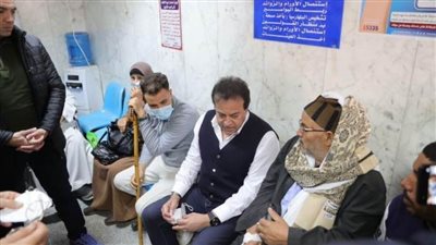 وزير الصحة يناقش المرضى في مركز أبحاث الكبد والقلب بكفر الشيخ