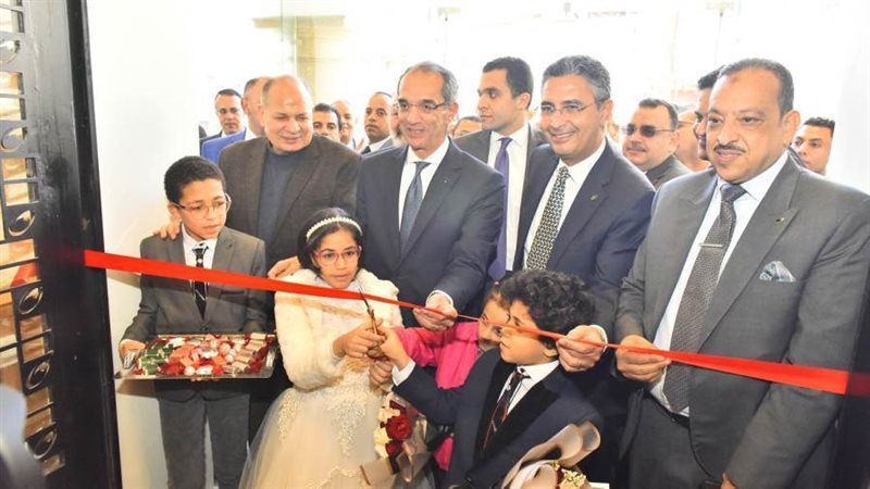 وزير الاتصالات ومحافظ