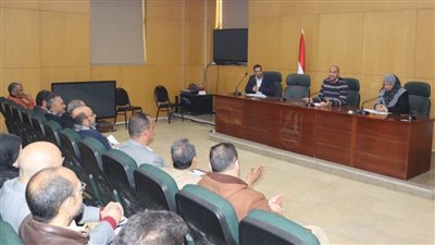 سكرتير بني سويف يبحث موقف تحصيل إيرادات الوحدات المحلية