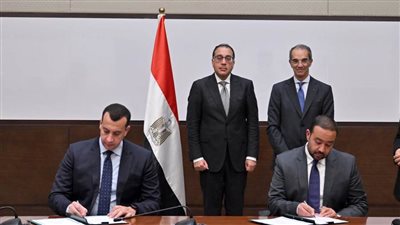 عاجل.. مدبولي يشهد مراسم التوقيع على منح رخصة تشغيل خدمات الجيل الخامس للتليفون المحمول