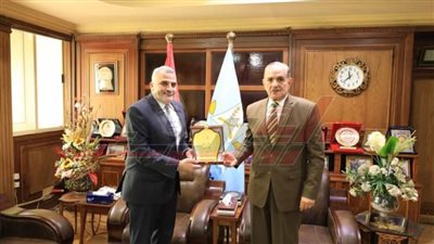المدير التنفيذي لجهاز حماية وتنمية البحيرات والثروة السمكية يزور كفر الشيخ
