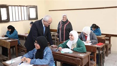 وزير التعليم يتفقد امتحانات الفصل الدراسي الأول للشهادة الإعدادية بالجيزة