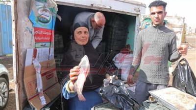 توفير الأسماك بأسعار مخفضة بمعرض السلع الغذائية بكفر الشيخ
