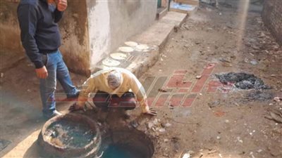 تطهير شبكات الصرف الصحي وصفايات الأمطار استعدادًا للتلقبات الجوية بكفر الشيخ
