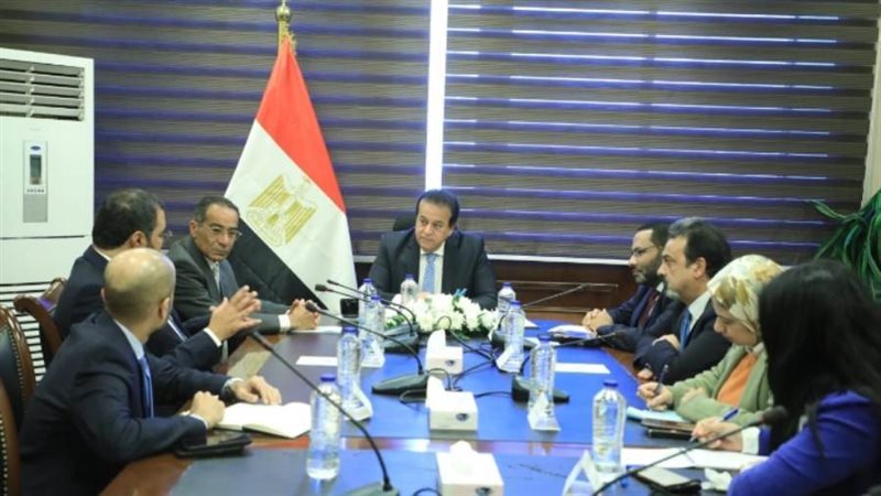 وزير الصحة في اجتماع