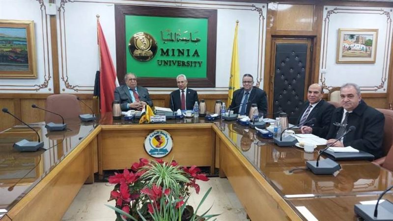 لجنة اختيار العمداء