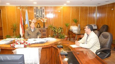 محافظ أسيوط يشدد على التنسيق بين جهات تنفيذ مشروعات الرصف بالمراكز والأحياء