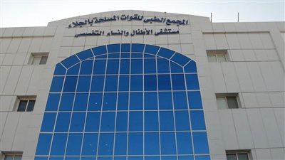 مستشفى القوات المسلحة بالهايكستب تستضيف خبيرا عالميا بجراحة المسالك البولية للأطفال