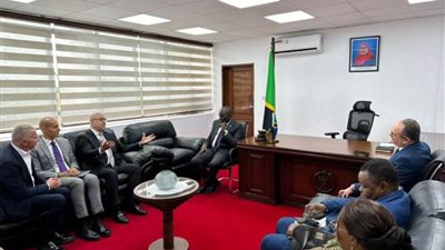 وزير الإسكان: الرئيس السيسي يولي اهتماما بمشروع سد ومحطة 