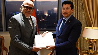 وزير الرياضة يستقبل رئيس نادي الزهور