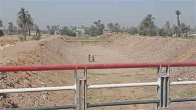 لمواجهة تقلبات الطقس.. تطهير مخرات السيول ومتابعة المعديات بديرمواس بالمنيا