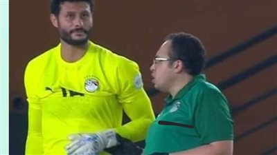 طبيب منتخب مصر: إصابة الشناوي في الكتف.. وتحديد مدة غيابه بعد إجراء الأشعة
