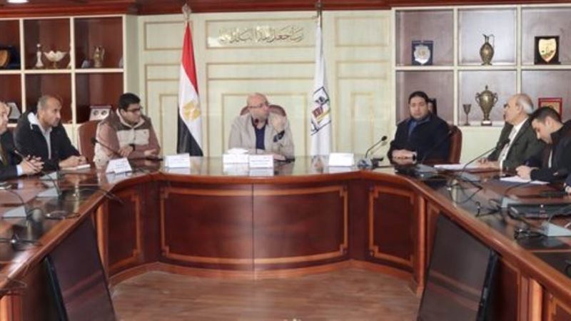 اجتماع محافظ بنى