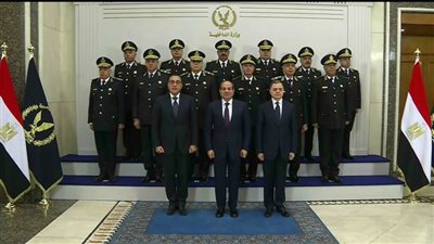 عاجل| الرئيس السيسي يتوسط صورة تذكارية خلال فعاليات احتفالية عيد الشرطة