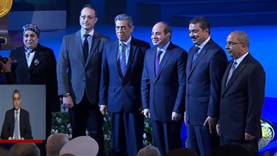 عاجل| الرئيس السيسي يمنح شهداء الشرطة وسام الجمهورية تقديرا لتضحياتهم الغالية من أجل الوطن