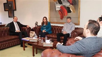 محافظ دمياط ورئيس هيئة المعارض يبحثان آليات دعم 