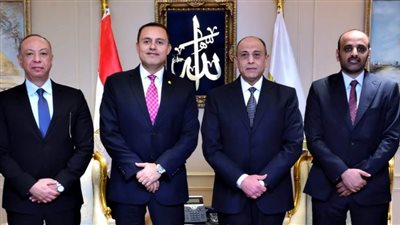 وزير الطيران يبحث سبل تعزيز آليات التعاون المشترك في مجال الطيران المدني مع قطر