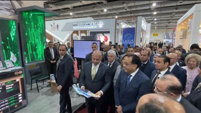 رئيس مجلس الوزراء يتفقد جناح البورصة المصرية بمعرض القاهرة الدولي للكتاب