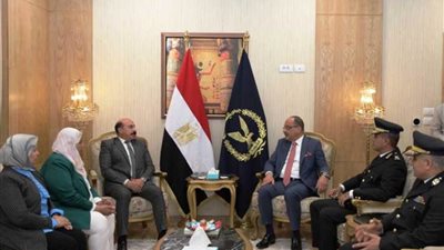  محافظ أسوان: 