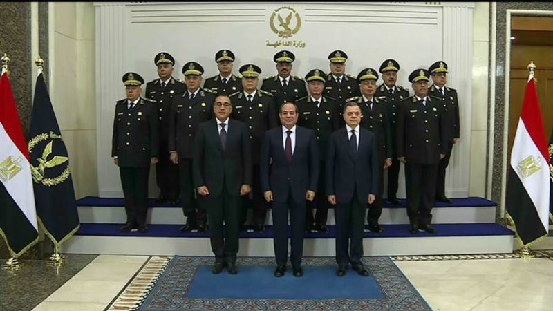 الرئيس السيسي يتوسط