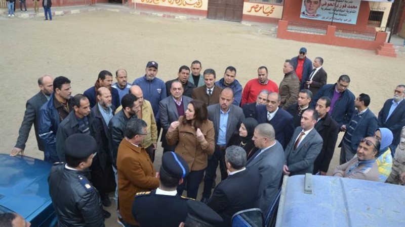 نهال بلبع تتفقد مدرسة