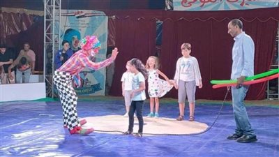 عروض السيرك القومي تلفت أنظار المشاركين في أول أيام معرض الكتاب
