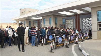 إقبال جماهيري كبير في بداية اليوم الثاني لمعرض القاهرة الدولي للكتاب