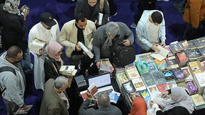 آلاف المواطنين يتوافدون علي معرض القاهرة الدولي للكتاب لليوم الثاني على التوالي