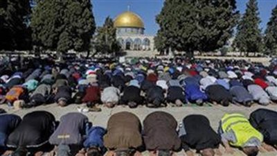رغم قيود الاحتلال الإسرائيلي.. 12 ألفا يؤدون صلاة الجمعة في رحاب المسجد الأقصى