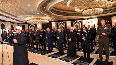 وزير الداخلية يؤدي صلاة الجمعة بمسجد الشرطة بالقاهرة الجديدة