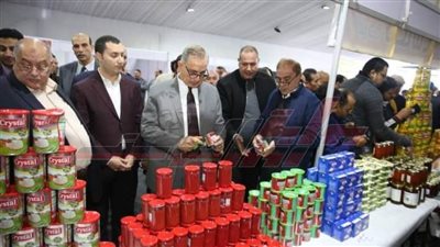 نورالدين يتفقد معرض السلع الأساسية المخفضة بكفر الشيخ