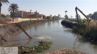 تطهير الترع والمجاري المائية وصيانة بوابات الري خلال فترة السدة الشتوية بأسيوط