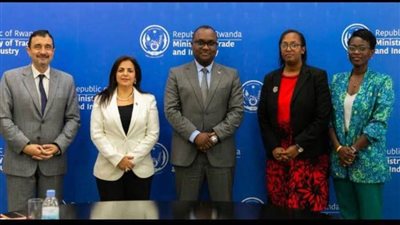 سفيرة مصر لدى رواندا تلتقي بوزير التجارة والصناعة الرواندي