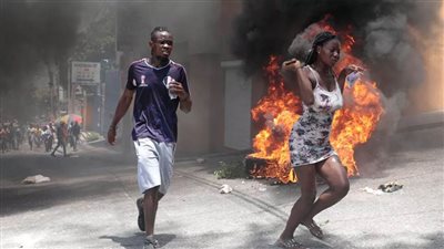 آلاف الأشخاص بنيروبي ينظمون مسيرة احتجاجية ضد قتل 14 امرأة العام الجاري