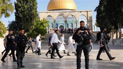 عشرات المستوطنين يقتحمون المسجد الأقصى بحماية شرطة الاحتلال الإسرائيلي
