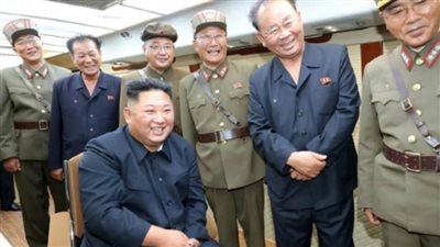 عاجل.. الزعيم الكوري الشمالي يشرف على اختبار إطلاق صواريخ كروز من غواصة