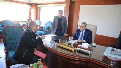 محافظ سوهاج يوجه بتوفير فرص عمل بالقطاع الخاص لعدد من الشباب 