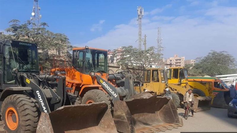 اصطفاف المعدات ببنى