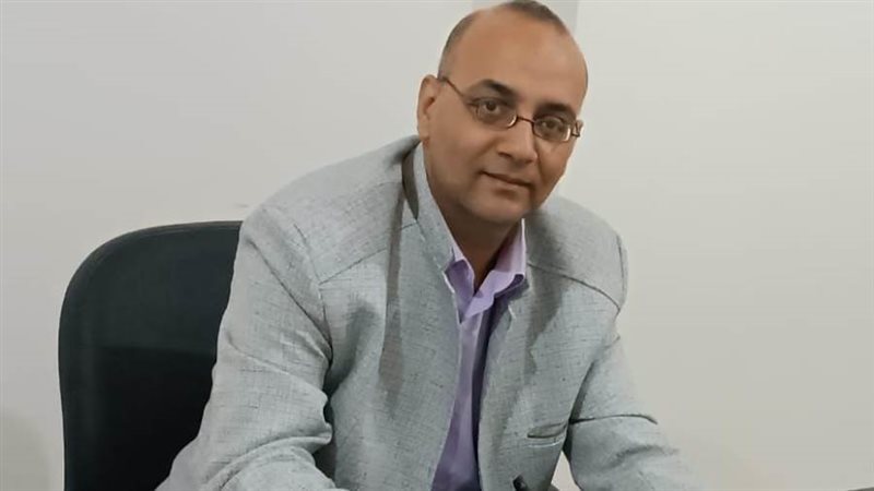 الدكتور احمد عويش