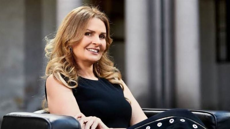 الفنانة يسرا بطلة