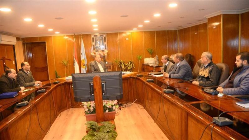 محافظ أسيوط يكرم