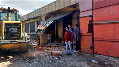 إزالة الإشغالات والتعديات على حرم الطريق بموقف حي ثالث الإسماعيلية