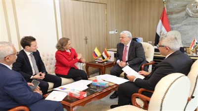 أيمن عاشور يؤكد أهمية الشراكة في المجالات العلمية والبحثية بين مصر وكولومبيا