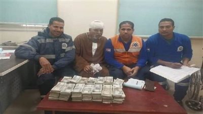 المسعف الأمين عثر على 710 آلاف جنيه بحوزة مصابين في حادث سير بالمنيا