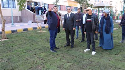 رئيس جامعة سوهاج يشارك في زراعة ١٠٠٠ متر نجيل 