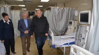 محافظ أسيوط يتفقد وحدة الكلى الصناعية وثلاجة حفظ الأدوية بمستشفى المبرة