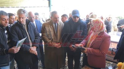 وزير الموارد المائية والري ومحافظ كفر الشيخ يتفقدان مشروعات التمكين الاقتصادي