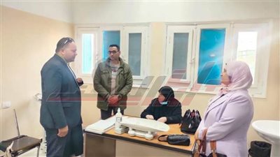 المضنى: يجري جولة تفقدية مفاجئة للعيادات المسائية
