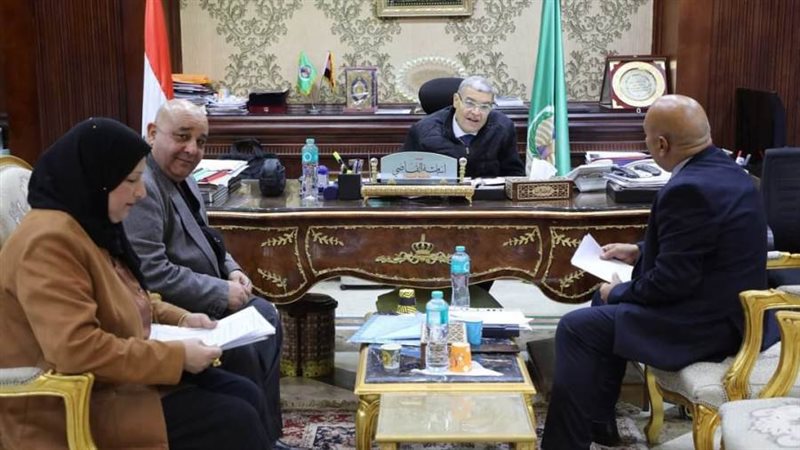 محافظ المنيا مع النواب